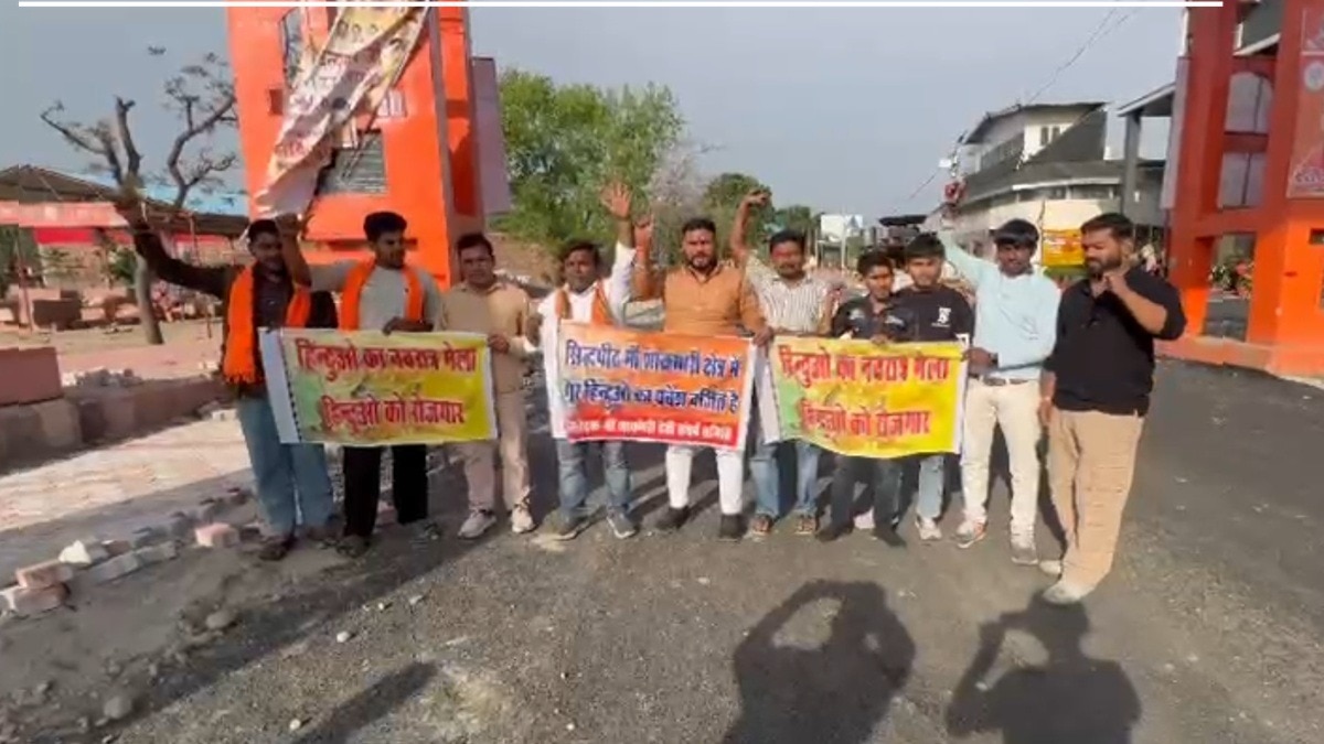 शाकम्भरी देवी क्षेत्र में पोस्टरों से मचा हंगामा (Photo: Screengrab)