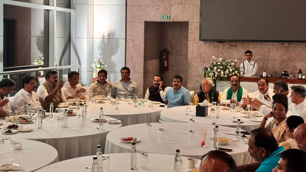 शांग्रीला होटल में जुटे कर्नाटक के विधायक (Photo: ITG)