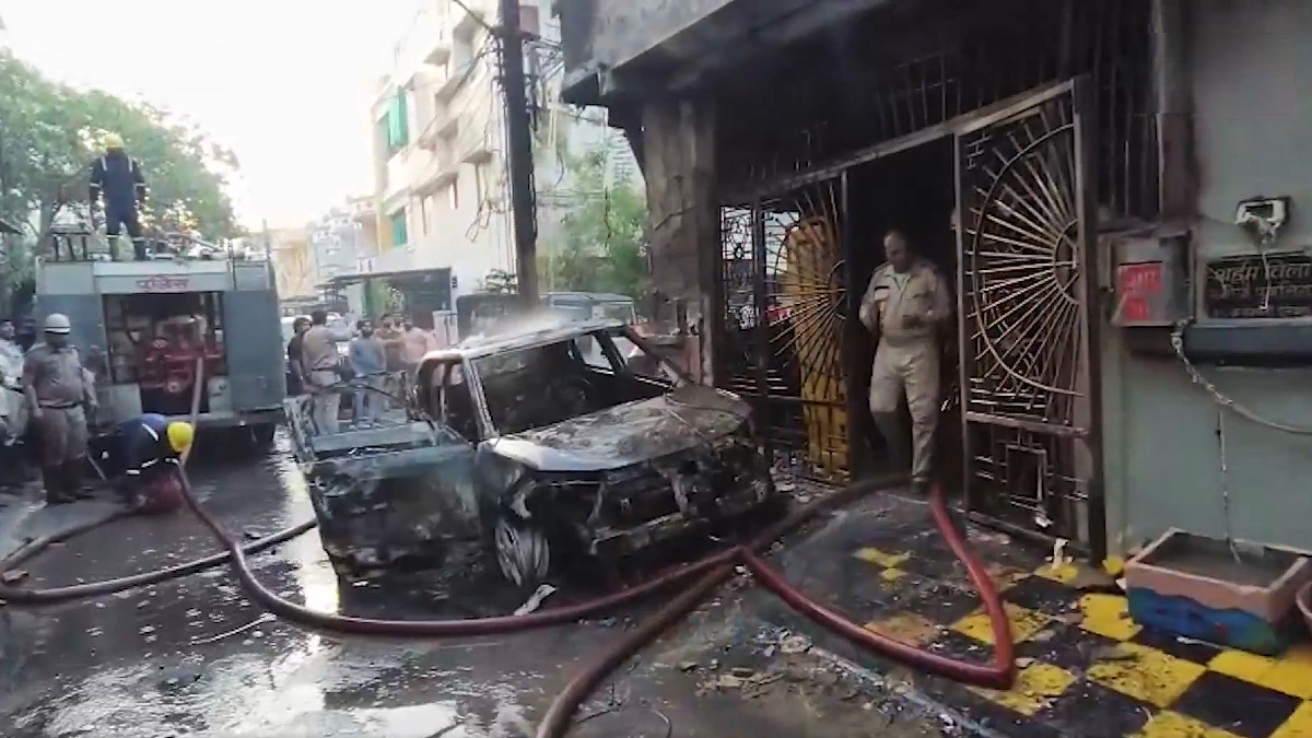 https://akm-img-a-in.tosshub.com/aajtak/images/story/202603/69ba7ac42d552-indor-house-fire-accident-181318522-16x9.jpg?size=948%3A533