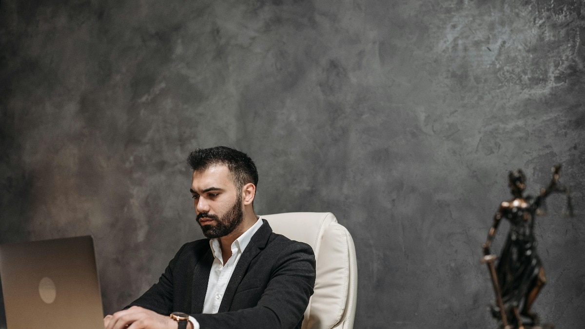 DM प्रमोशन के बाद मुख्य सचिव का संभालते हैं पद. (Photo : Pexels)