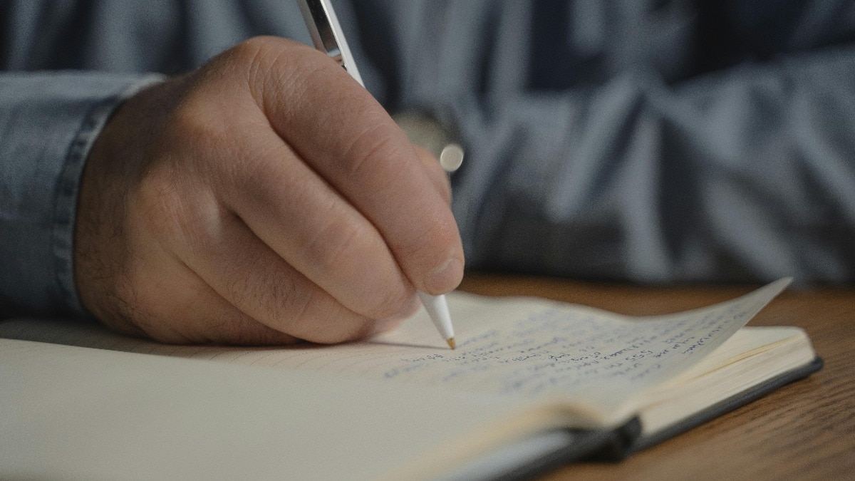 आगरा में 7वीं के पेपर में सवाल पूछने पर बवाल हो गया. (Photo: Representational)