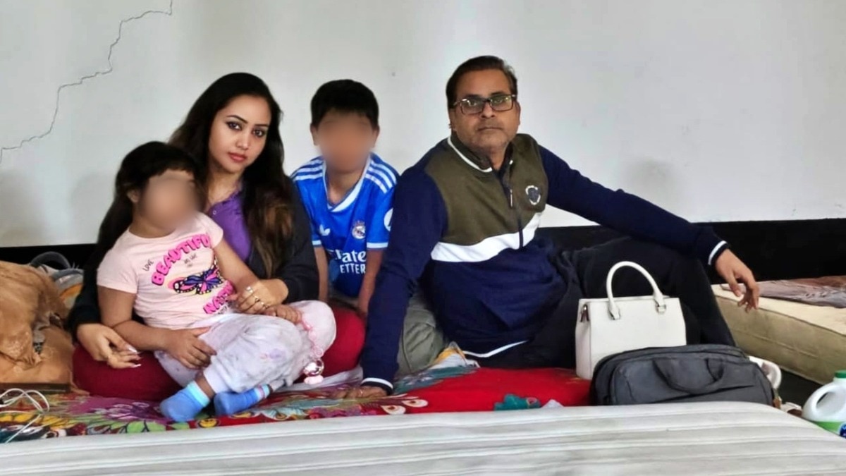 बहरीन से शाहजहांपुर लौटी मॉडल प्रियंका पाठक (Photo- ITG)  