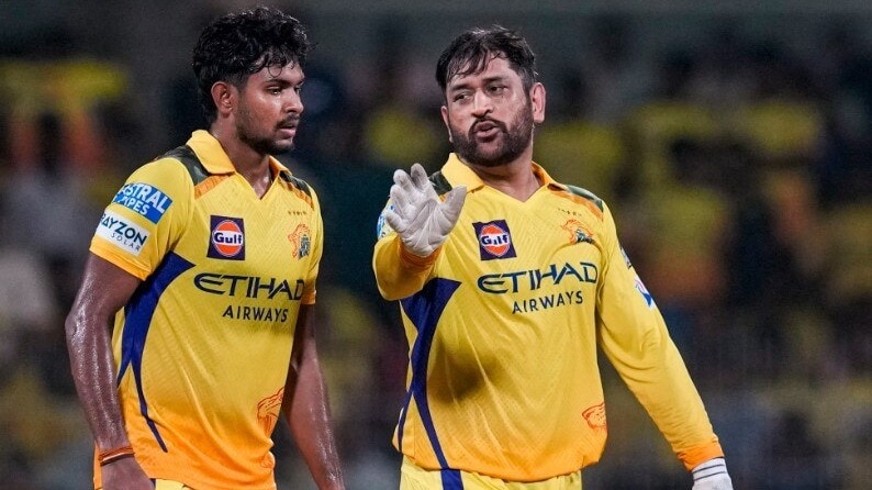 Matheesha Pathirana and MS Dhoni.