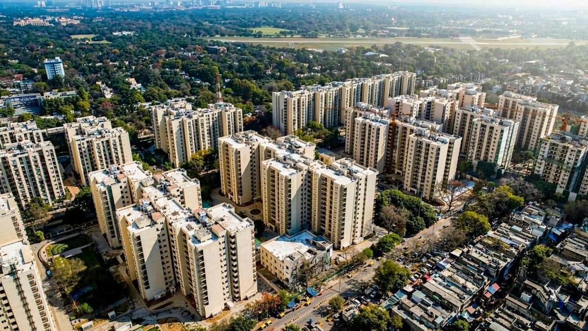 बेंगलुरु के रेंटल मार्केट से परेशान शख्स (Photo-PTI)