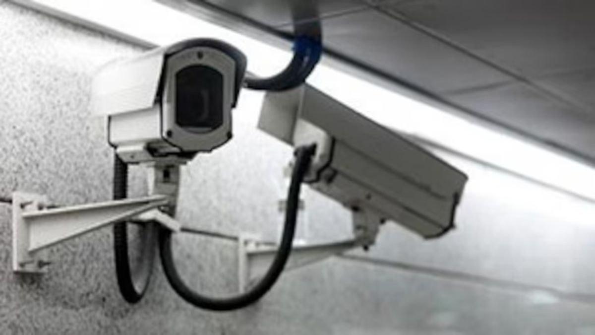 CCTV कैमरों से भारतीय सेना की लाइव जानकारी पाक भेजने की योजना बनाई थी. (Photo: Representational)