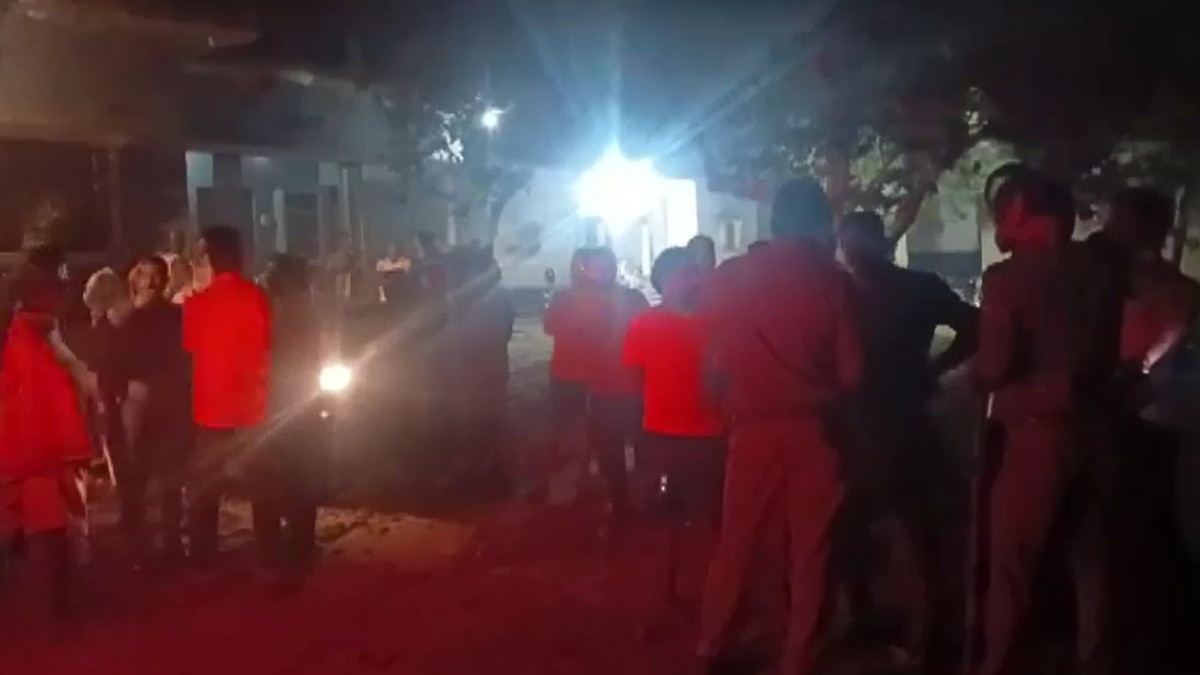  Villagers Hold Maharashtra Police Team Hostage, Mistaking Them for Thieves -