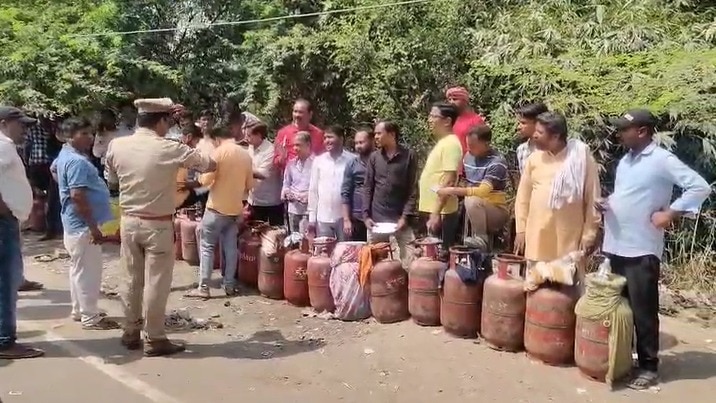 गैस संकट पर फूटा लोगों का गुस्सा.(Photo: Screengrab)