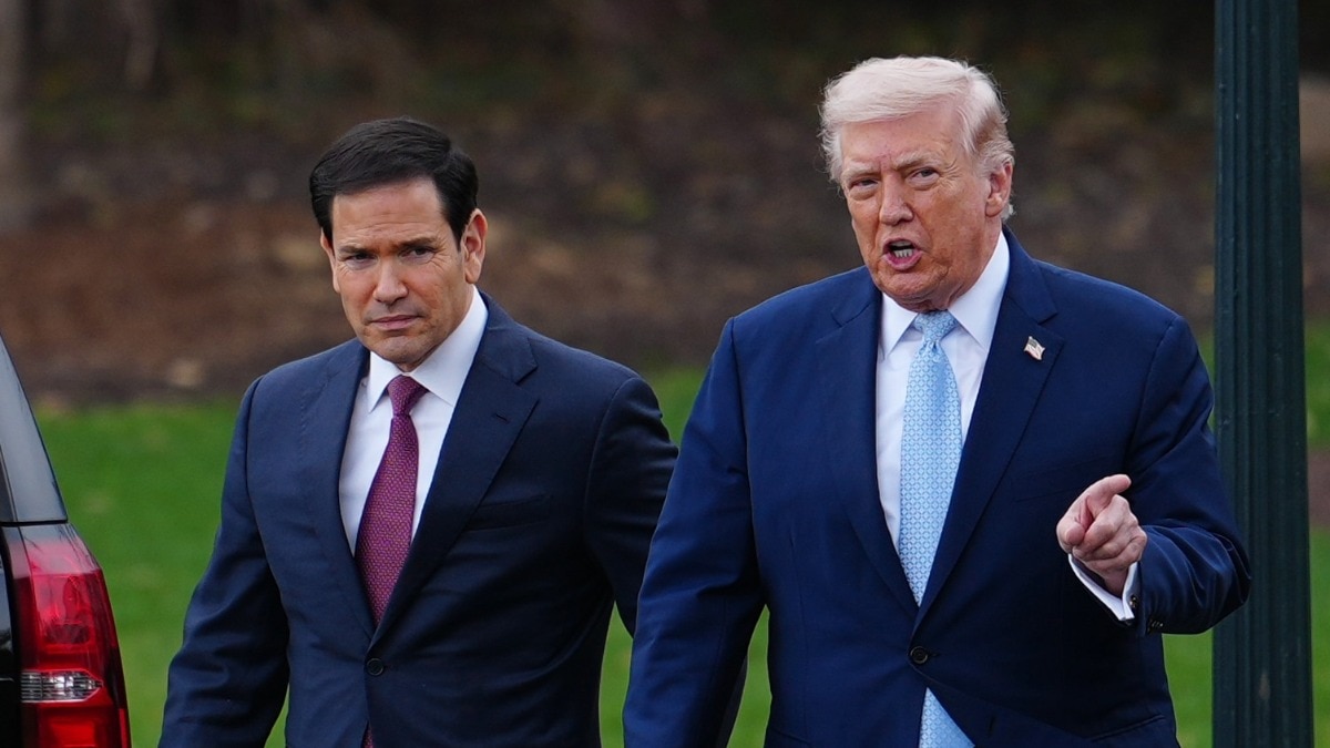 ट्रंप ने कहा कि ईरान के पास न नेवी बची और न एयरफोर्स. (Photo-AP)