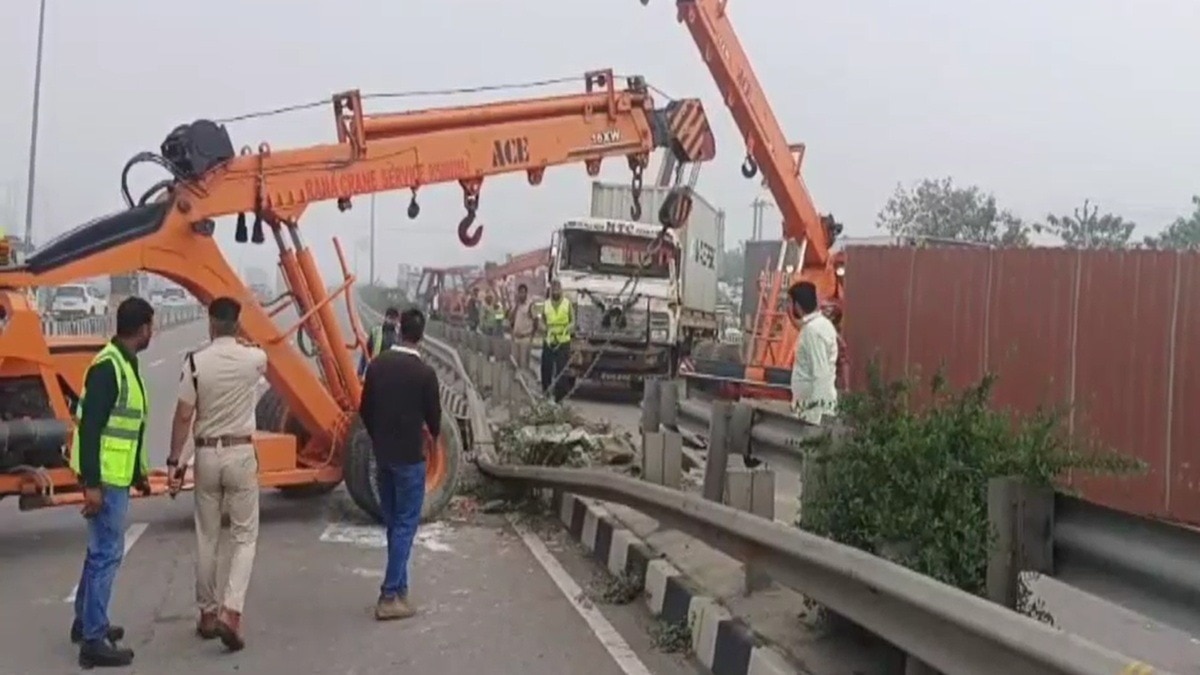 सोनीपत में बड़ा सड़क हादसा! एक के बाद एक टकराए दर्जनों वाहन... लगा लंबा जाम