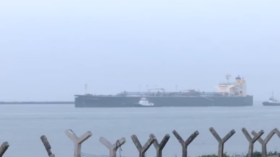 Iran-Israel War : खत्म होगी LPG की किल्लत! हजारों टन गैस लेकर भारत पहुंचा जहाज 2 मंगलुरु में LPG की रिकॉर्ड सप्लाई पहुंची (Photo: ANI)