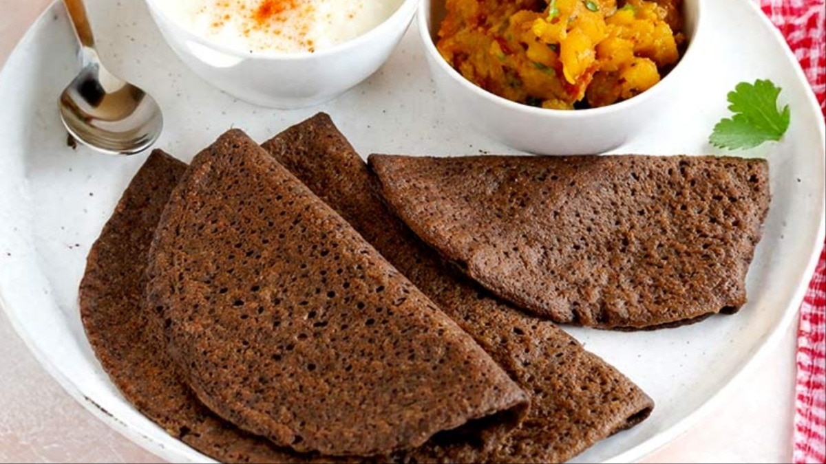 नवरात्र में एक जैसा खाना खाकर हो गए हैं बोर? ट्राई करें टेस्टी और हेल्दी कुट्टू का चीला (Photo- ITG)