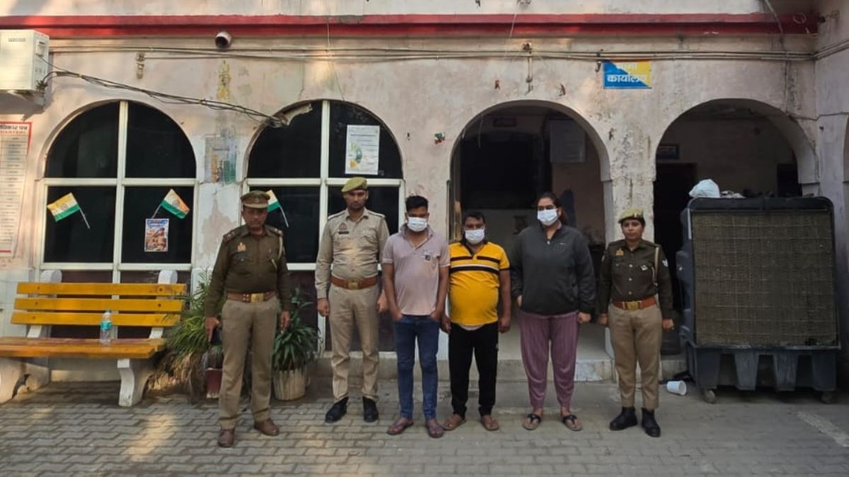 छापा मारने सादे कपड़ों में पहुंची थी पुलिस. (Photo: Screengrab)