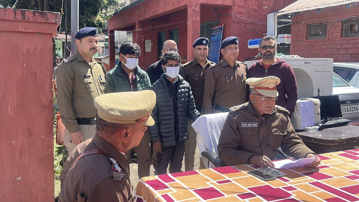 सोना कस्टमर का, खेल उनका! नकली हॉलमार्क लगाकर गहने बदल देता था गैंग