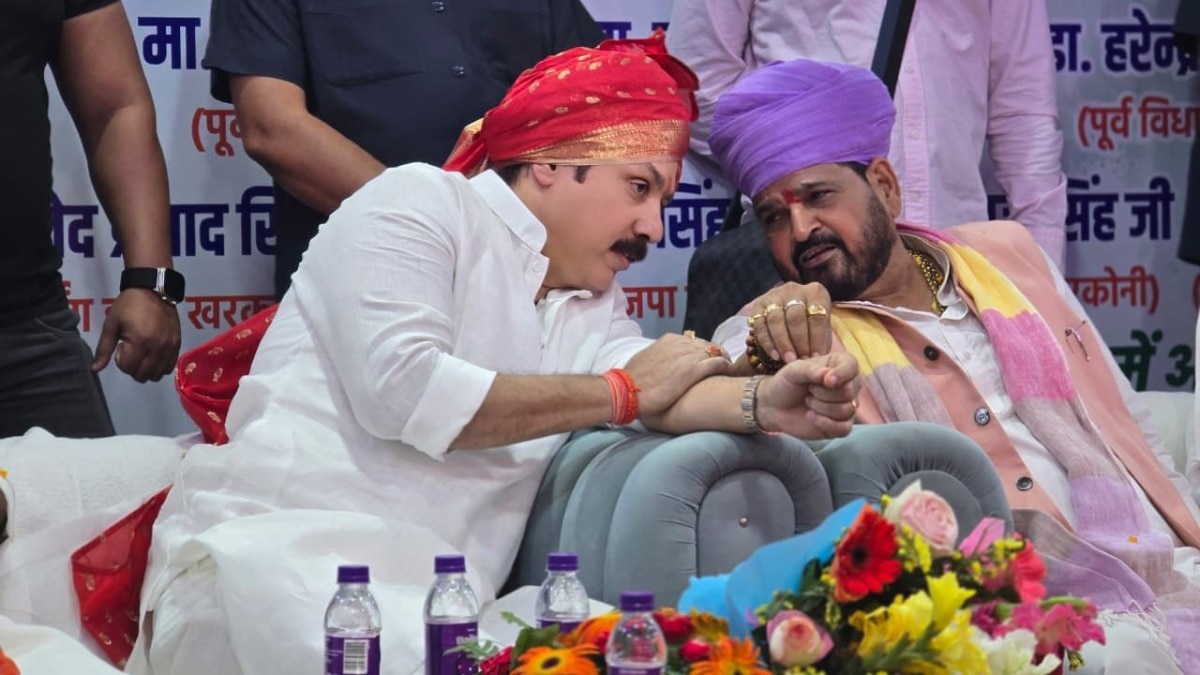 जौनपुर में बृजभूषण सिंह और धनंजय सिंह (Photo- ITG) 