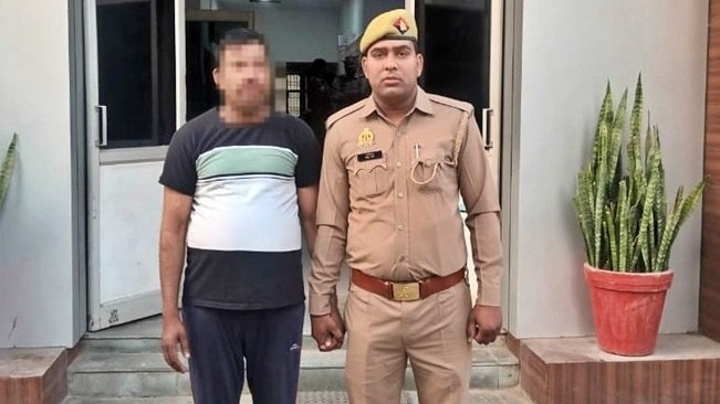 अलीगढ़ के आरोपी सिपाही इमरान खान को जेल (Photo- Screengrab) 