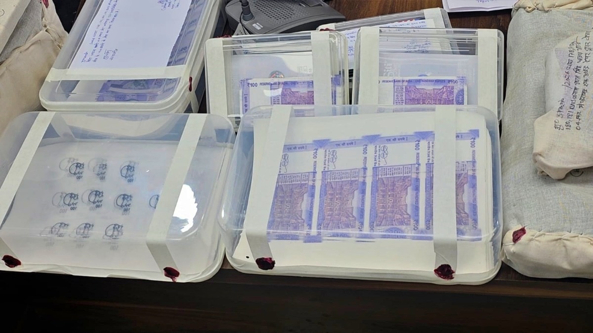 चंदौली पुलिस ने पकड़ी जाली नोटों की खेप (Photo- ITG)