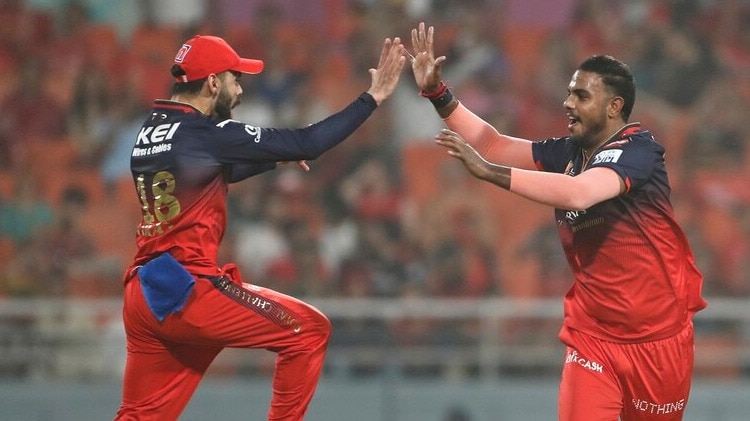 Virat Kolhi, Yash Dayal