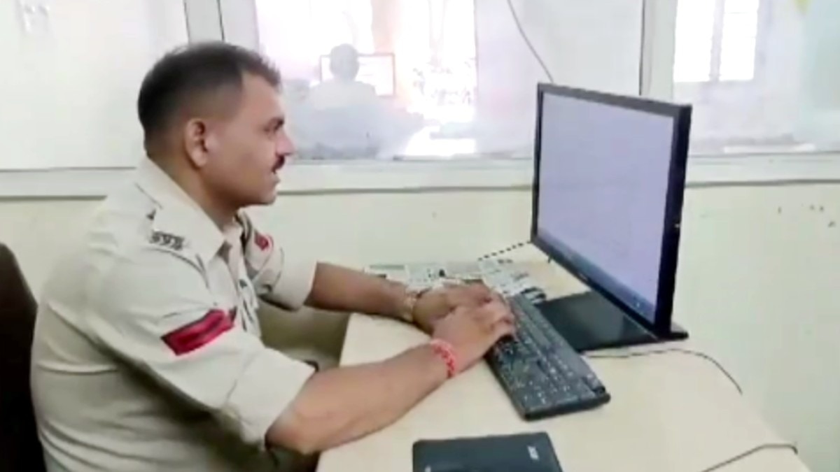 इंदौर की 34 वर्षीय महिला की ढाल बनी लसूडिया पुलिस.(Photo:Screengrab)
