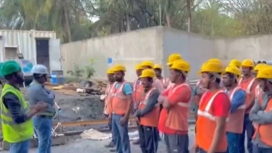 वीडियो वायरल होने के बाद लोगों ने सोशल मीडिया पर नाराजगी जतानी शुरू कर दी.  ( Photo: X/ @annu_1AD)