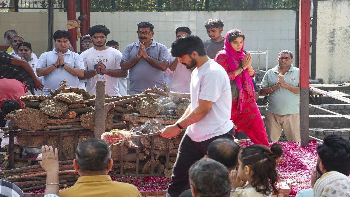 'जहां भी उसका अगला जन्म हो...', बेटे हरीश राणा की अंतिम विदाई पर बोले भावुक पिता