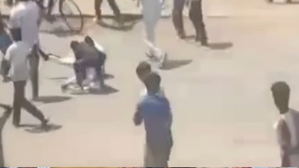 युवक की पीट-पीटकर हत्या (Photo: Screengrab)