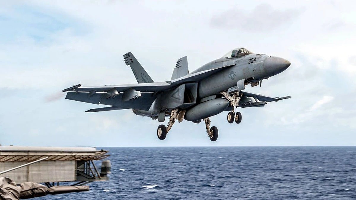 IRGC का दावा है कि उसने अमेरिकी लड़ाकू विमान F-18 मार गिराया है. Photo ITG