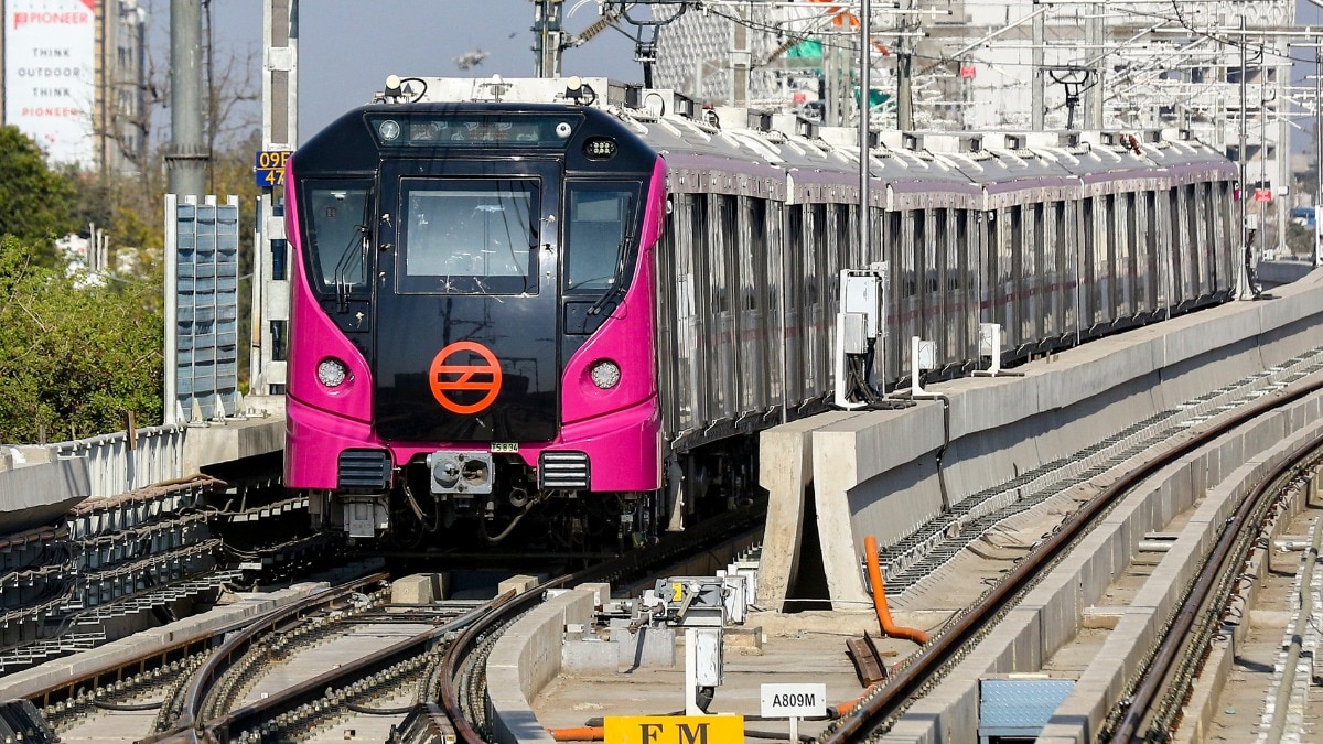 दिल्ली: जाफराबाद स्टेशन पर धमाके के बाद हड़कंप, पतंग के मांझे ने अटका दी मेट्रो यात्रियों की सांसें