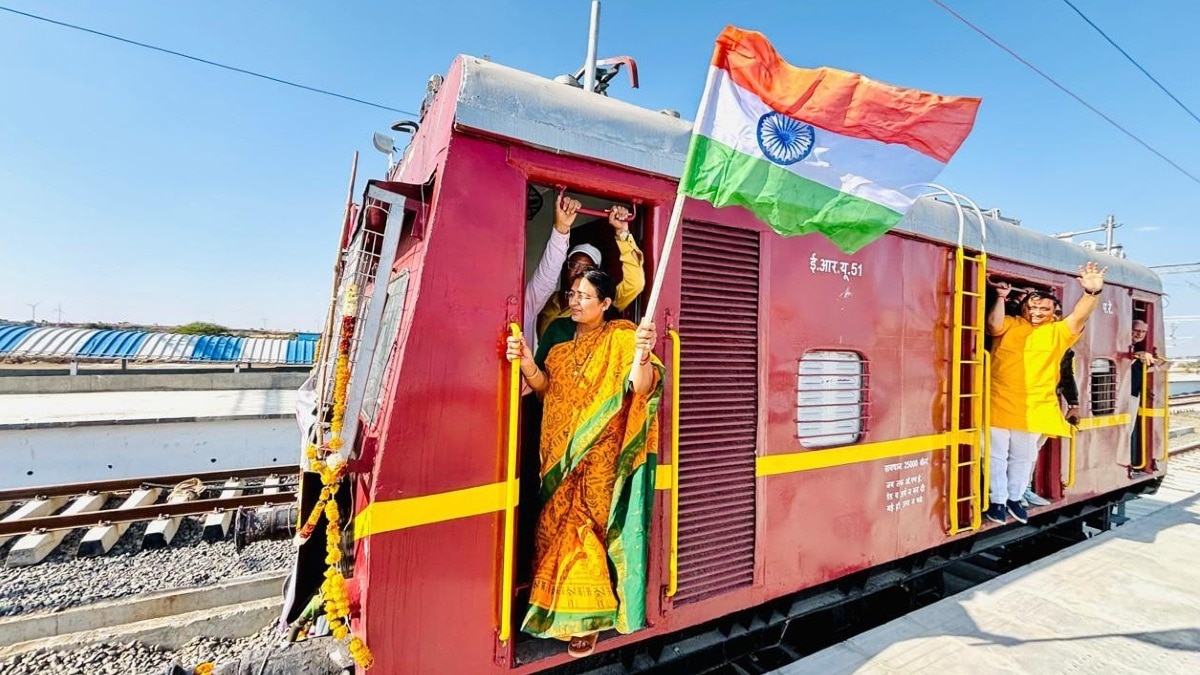 केंद्रीय मंत्री सावित्री ठाकुर ने इंजन में किया सफर.(FB/Savitri Thakur)