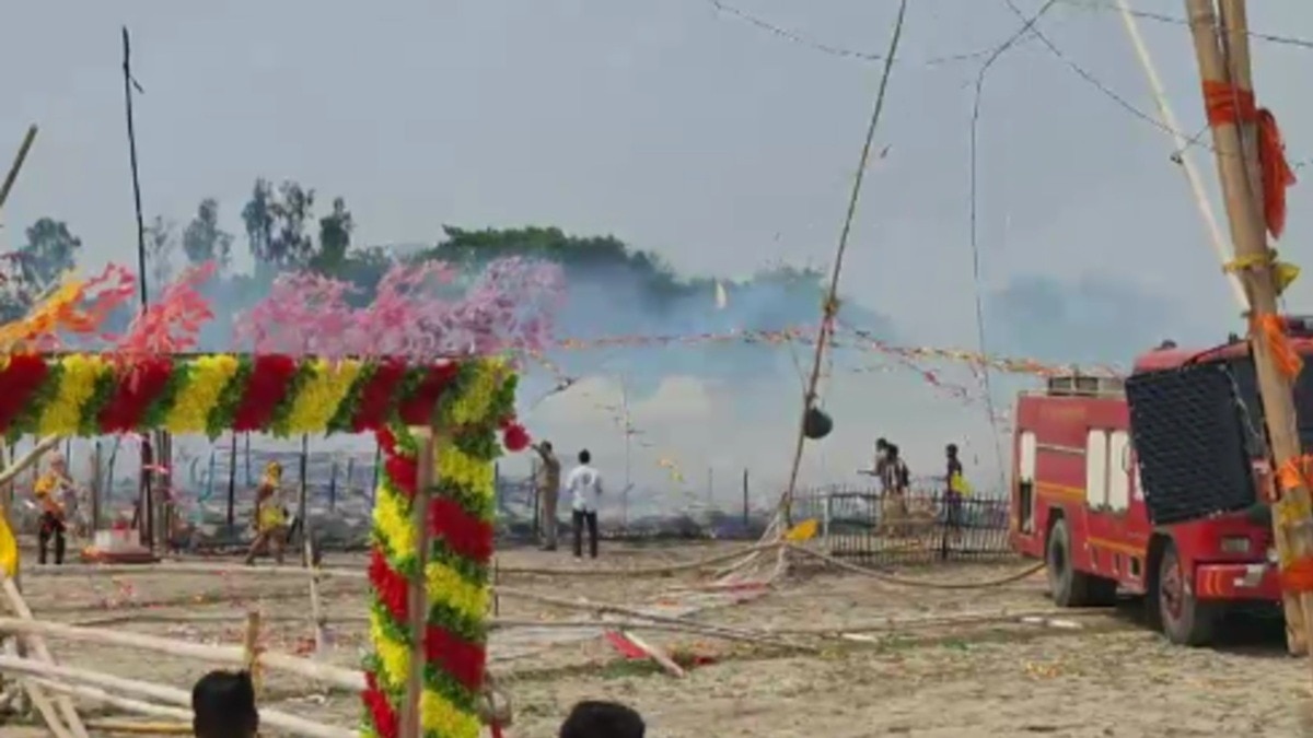 धूं-धूं कर जला महायज्ञ स्थल, अयोध्या के राजघाट पर भीषण आग से मचा हड़कंप