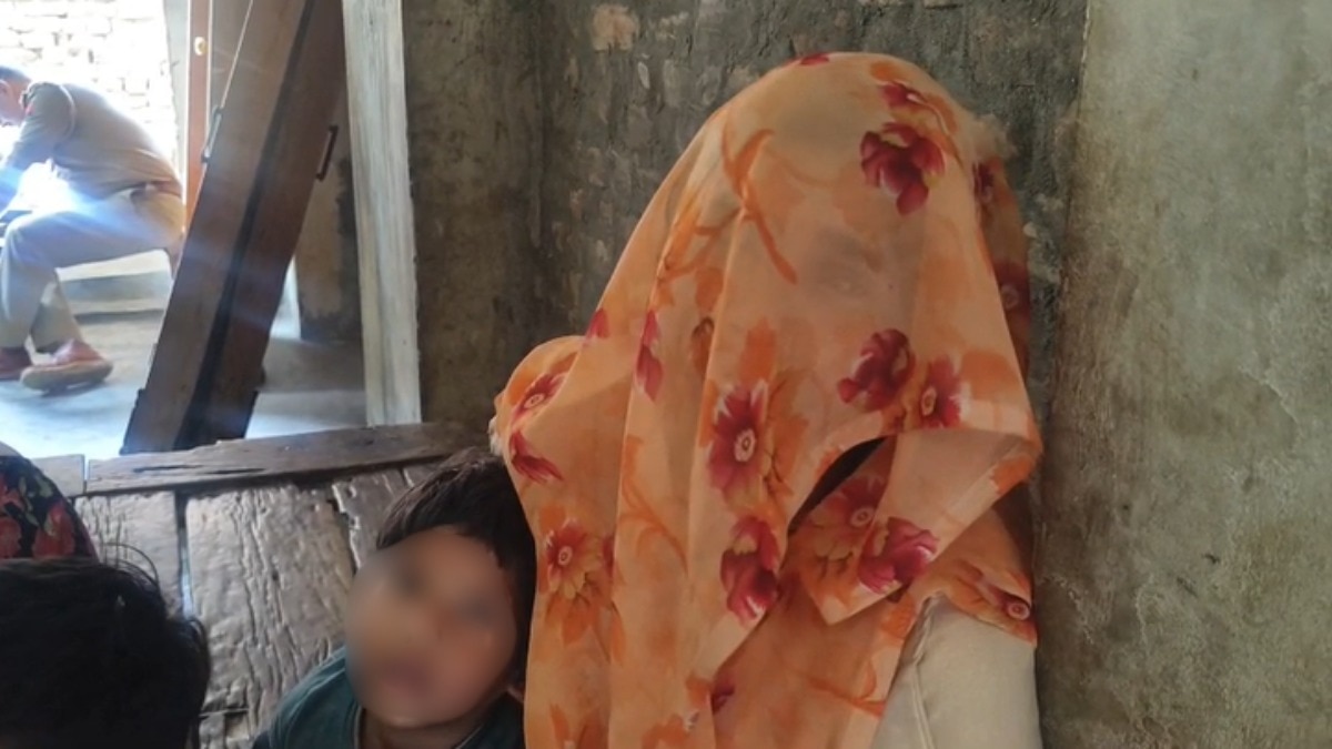 बच्ची दुकान से बिना बताए टॉफी का पैकेट ले आई थी.(Photo: Screengrab)