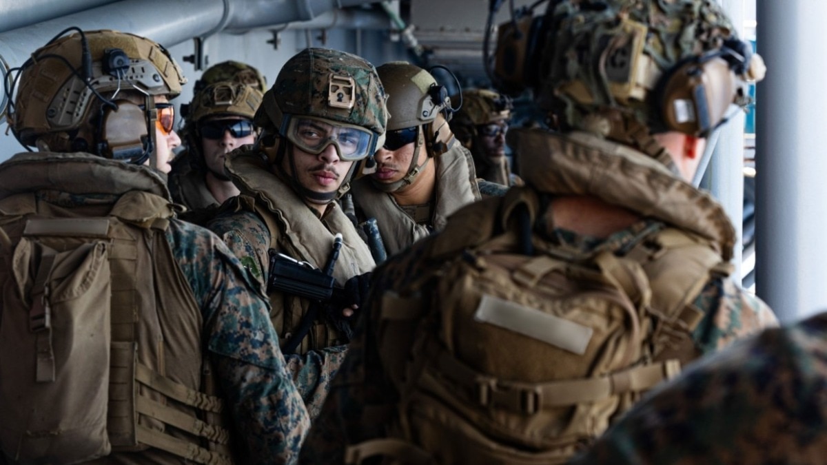 ईरान-US में जंग तेज! मिडिल ईस्ट में 3500 अमेरिकी सैनिक तैनात, ऑपरेशन जोन पहुंचा USS Tripoli