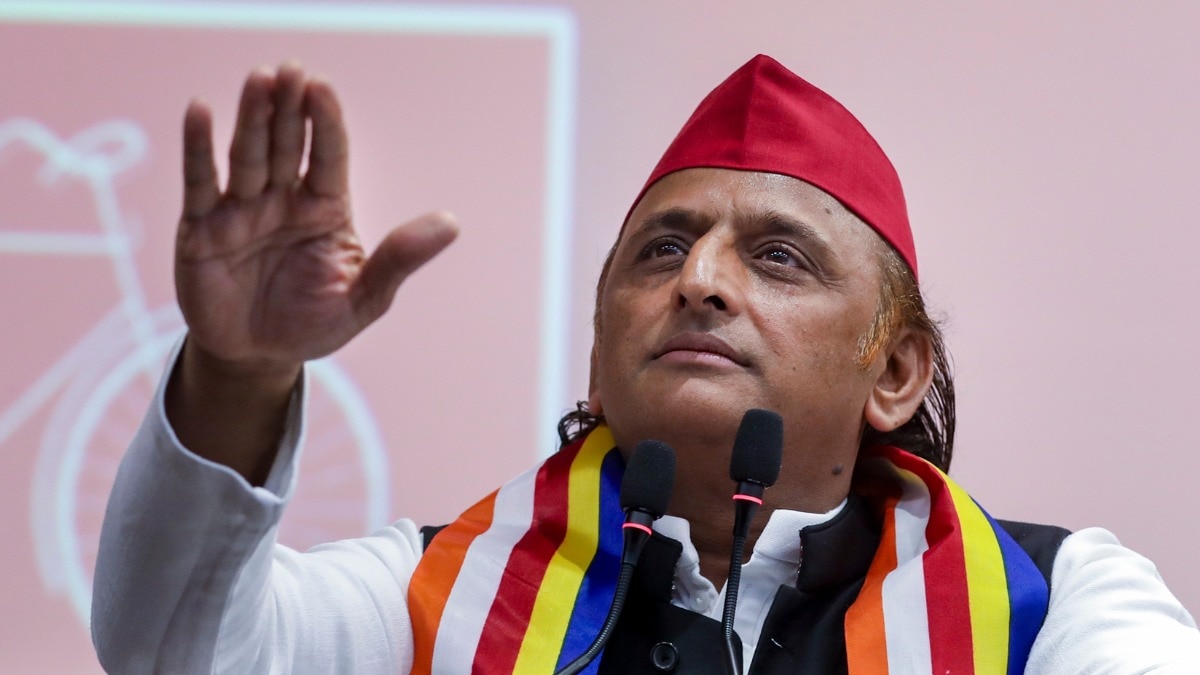 दादरी में अखिलेश यादव का हमला - एयरपोर्ट नहीं बिकेगा इसकी गारंटी दें (Photo: 