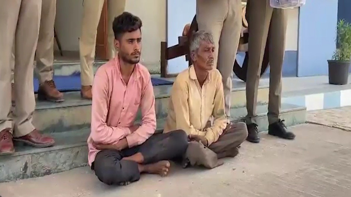 पुलिस गिरफ्त में चोर, जो मंदिरों को गूगल मैप के जरिए बनाते थे निशाना.  (Photo: Screengrab)