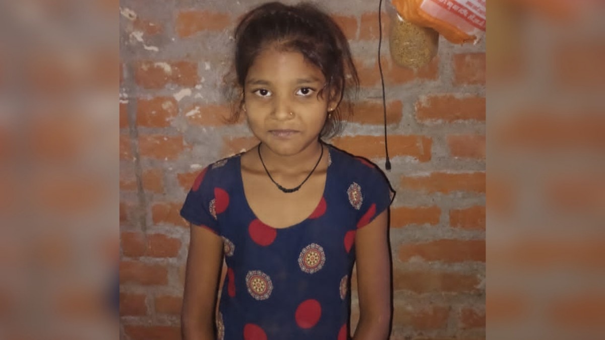 स्कूल में शव रखकर ग्रामीणों का हंगामा.(Photo: Neeraj Srivastava/ITG)