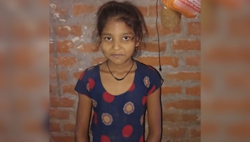 स्कूल में शव रखकर ग्रामीणों का हंगामा.(Photo: Neeraj Srivastava/ITG) स्कूल में शव रखकर ग्रामीणों का हंगामा.(Photo: Neeraj Srivastava/ITG)