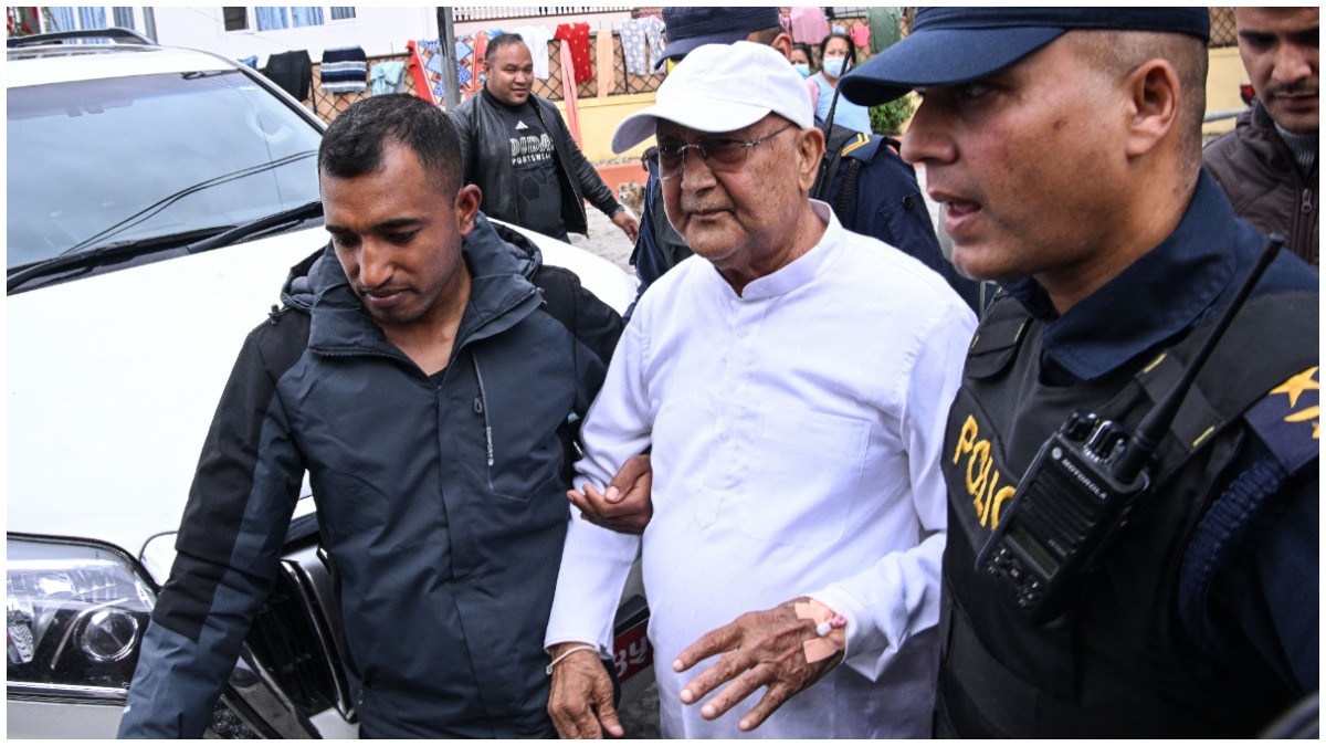 नेपाल के पूर्व प्रधानमंत्री केपी शर्मा ओली को Gen-Z प्रोटेस्ट के दौरान हुई मौतों के सिलसिले में गिरफ्तार किया गया. (Photo: PTI)