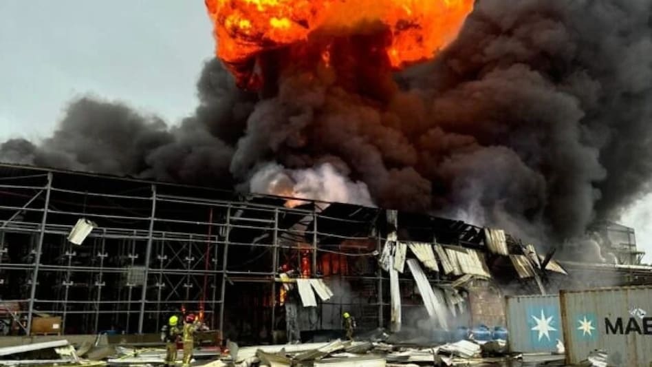 इजरायल में तबाही का मंजर... ईरानी हमले में केमिकल प्लांट ध्वस्त, गैस रिसाव का खतरा बना - iran missile attack israel chemical plant fire beersheba injuries idf strike iran targets ...