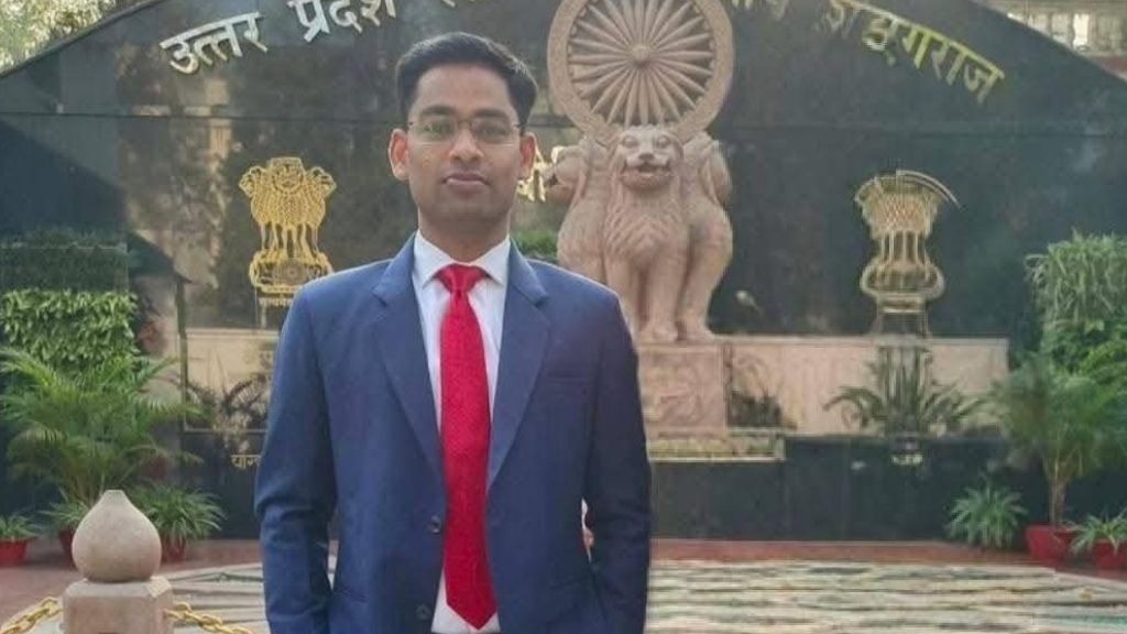 सुनील मौर्य के पिता चाय-नाश्ता बेचकर घर का खर्च निकालते हैं. Photo ITG