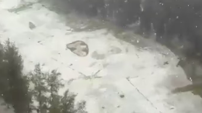 भारी ओलावृष्टि से सफेद हुआ पुणे, आखिर क्या है अचानक बारिश की वजह?