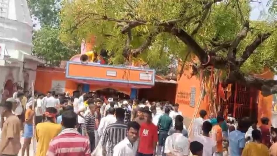 बिहार: नालंदा के शीतला माता मंदिर में भगदड़, 8 श्रद्धालुओं की मौत, कई जख्मी - nalanda sheetla temple stampede death injured bihar ntc bktw - AajTak