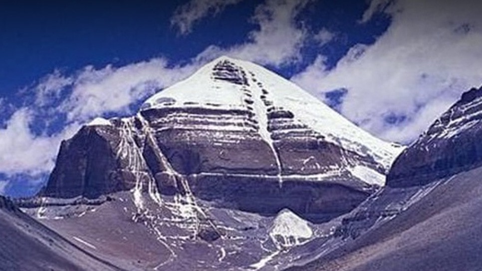कैलास पर्वत सिर्फ हिंदुओं ही नहीं जैन परंपरा में भी पवित्र माना जाता है