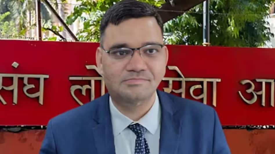 यूपी के IAS रिंकू सिंह राही ने दिया इस्तीफा, बोले- ना पोस्टिंग मिली, ना काम - UP Cadre 2022 Batch IAS Officer Rinku Singh Rahi Resigns lclnt - AajTak