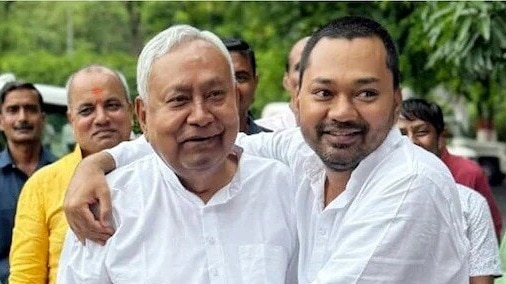 अपने पिता नीतीश कुमार के साथ निशांत. (File Photo: ITG)