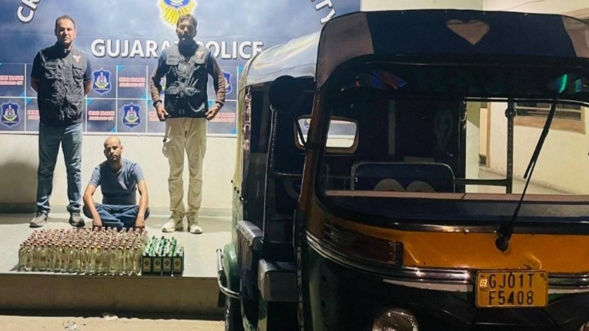 180 एमएल की 240 बोतल बरामद.(Photo: Atul Tiwari/ITG)