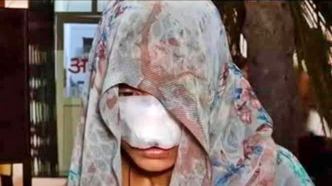 हमीरपुर में पति ने किया पत्नी पर हमला (Photo- Screengrab) 