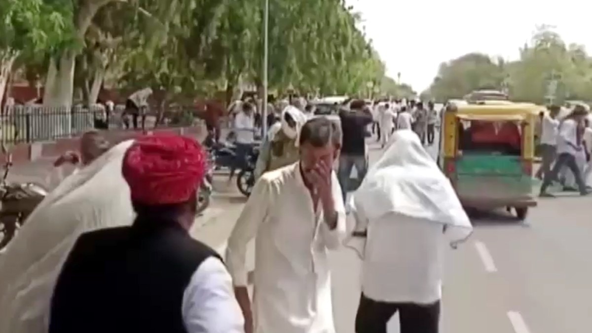 बीकानेर के गांधी मैदान में कांग्रेस कार्यकर्ताओं पर बरसी आफत.(Photo:Screengrab)