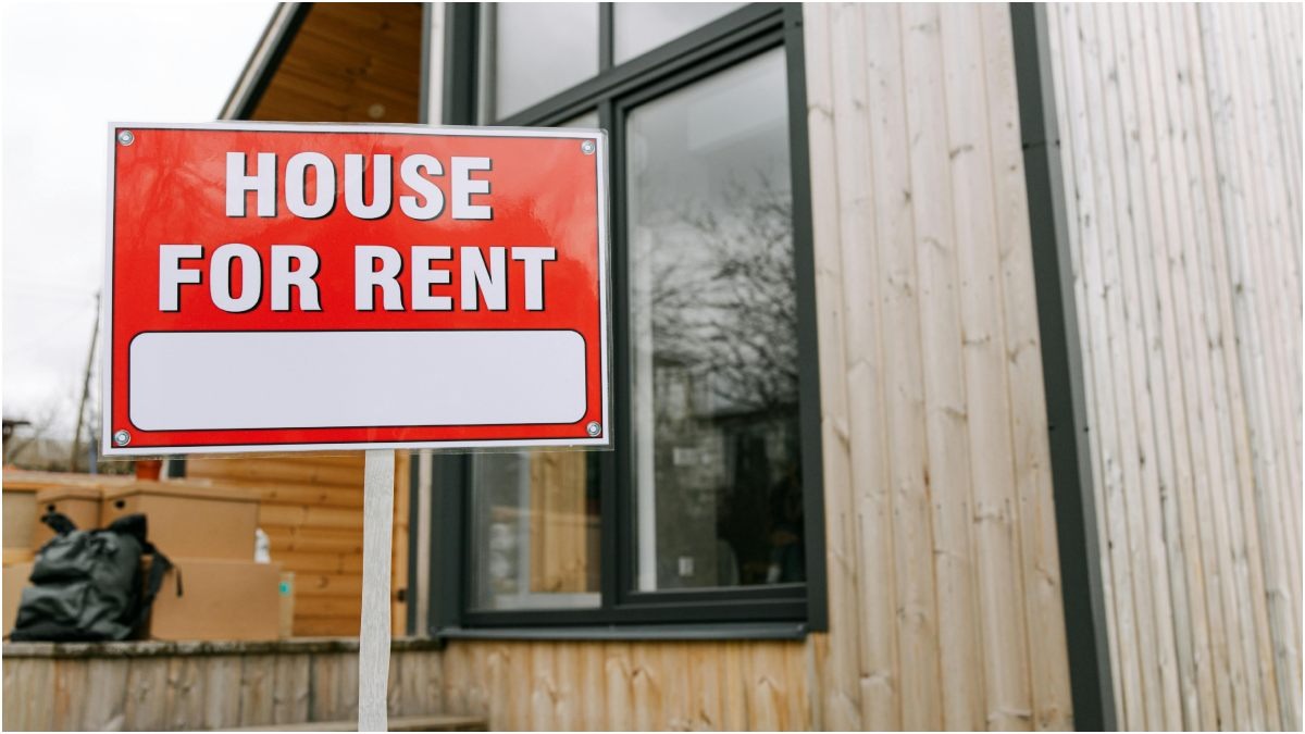 मकान मालिक आपके घर में जबरदस्ती नहीं घुस सकता है. (Photo: pexels)