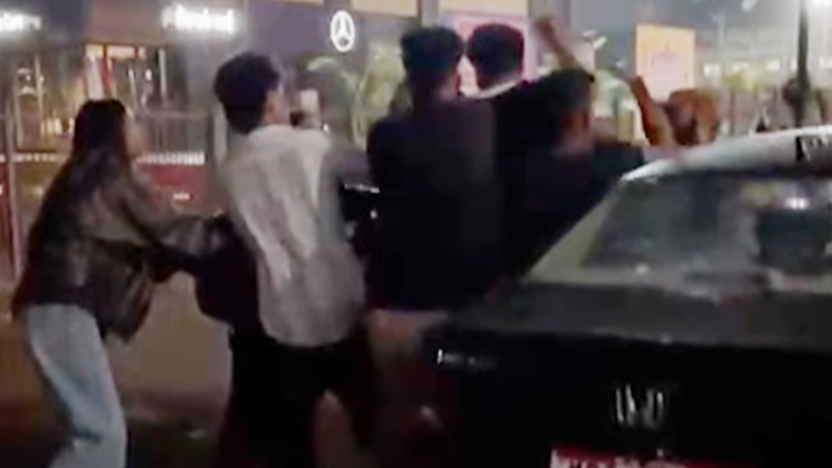 भोपाल में GRP थाने से चंद कदम दूर गुंडागर्दी.(Photo:Screengrab)