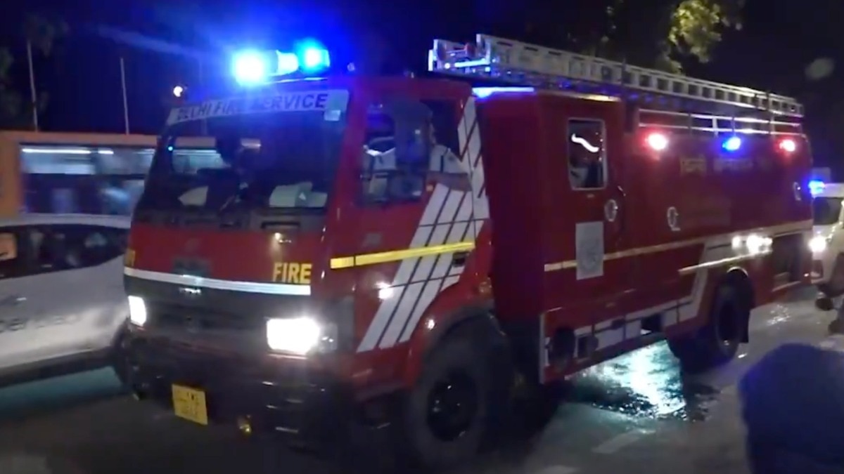 आतंकी हमले की स्थिति में कैसे बचें - दिल्ली पुलिस ने मॉल में मॉक ड्रिल कर  सिखाया है (Photo: X/@ PTI)