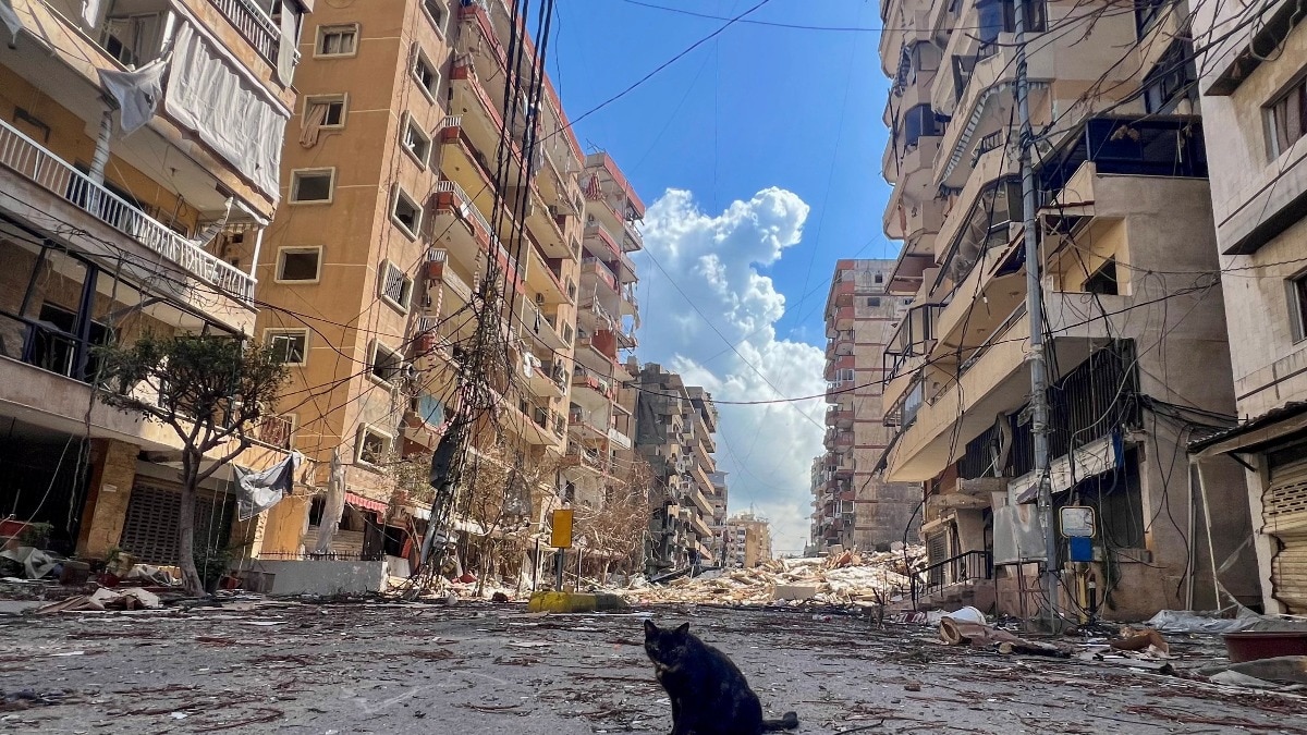 खंडहर बनी इमारतें, टेंट में बचपन और सुबकती जिंदगियां... इजरायली हमलों के बाद लेबनान के हालात, PHOTOS